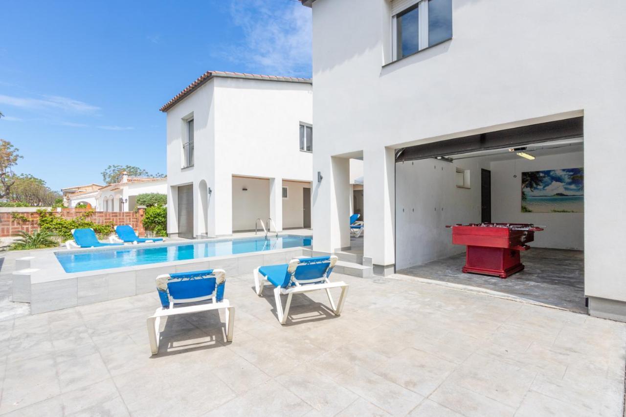 Goldhome - New House With Private Heated Pool, Parking, Wifi, Games Room Empuriabrava Bagian luar foto