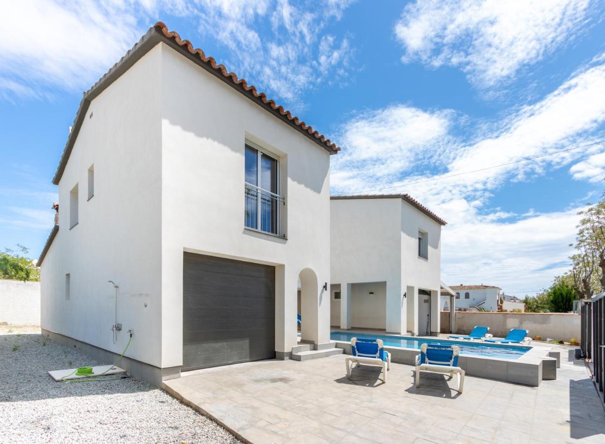 Goldhome - New House With Private Heated Pool, Parking, Wifi, Games Room Empuriabrava Bagian luar foto