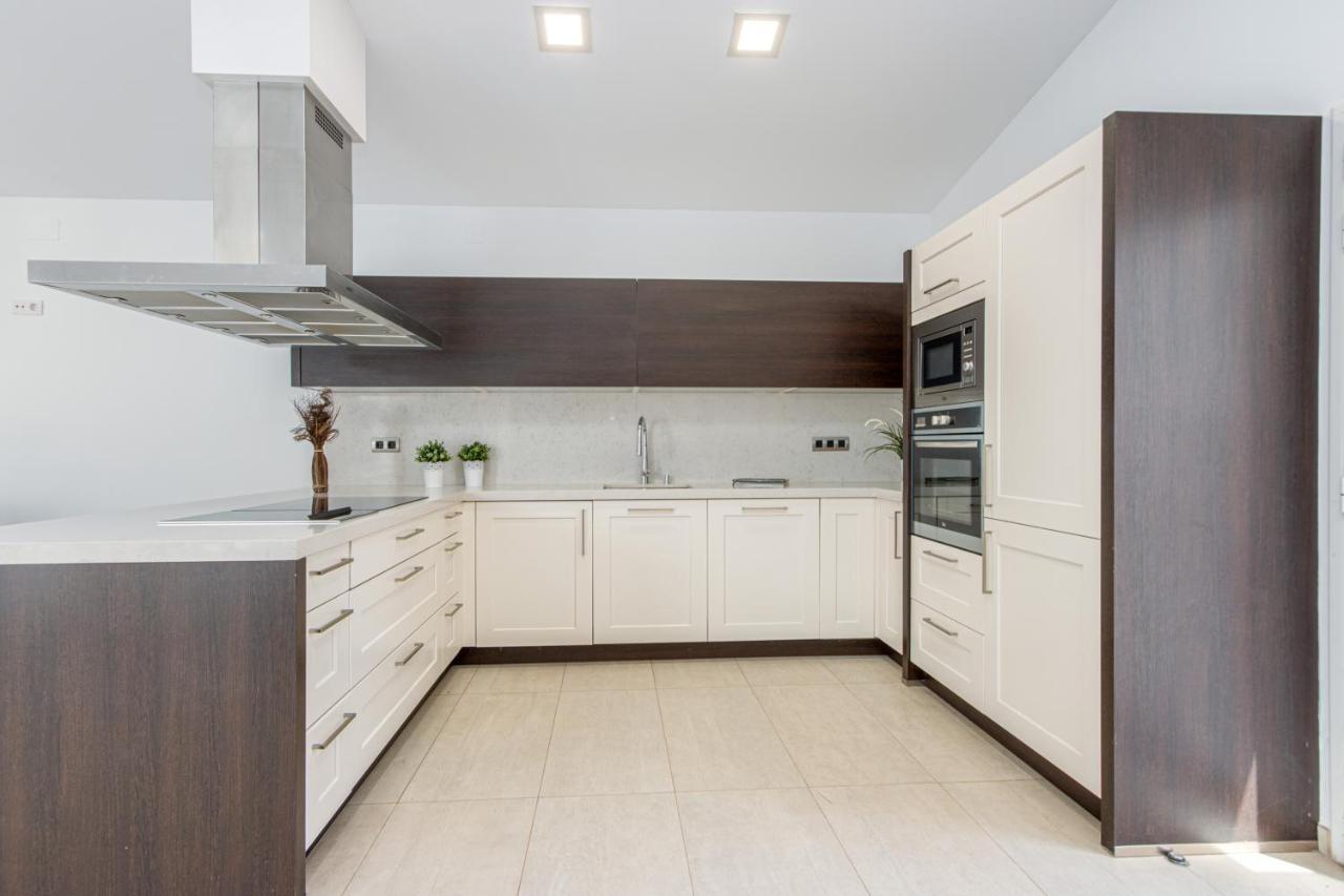 Goldhome - New House With Private Heated Pool, Parking, Wifi, Games Room Empuriabrava Bagian luar foto