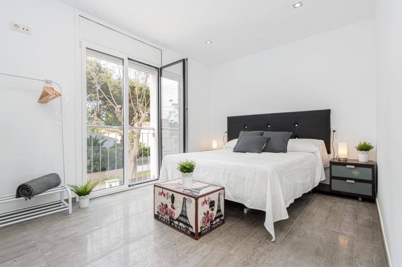 Goldhome - New House With Private Heated Pool, Parking, Wifi, Games Room Empuriabrava Bagian luar foto