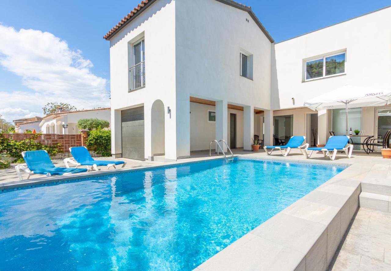 Goldhome - New House With Private Heated Pool, Parking, Wifi, Games Room Empuriabrava Bagian luar foto