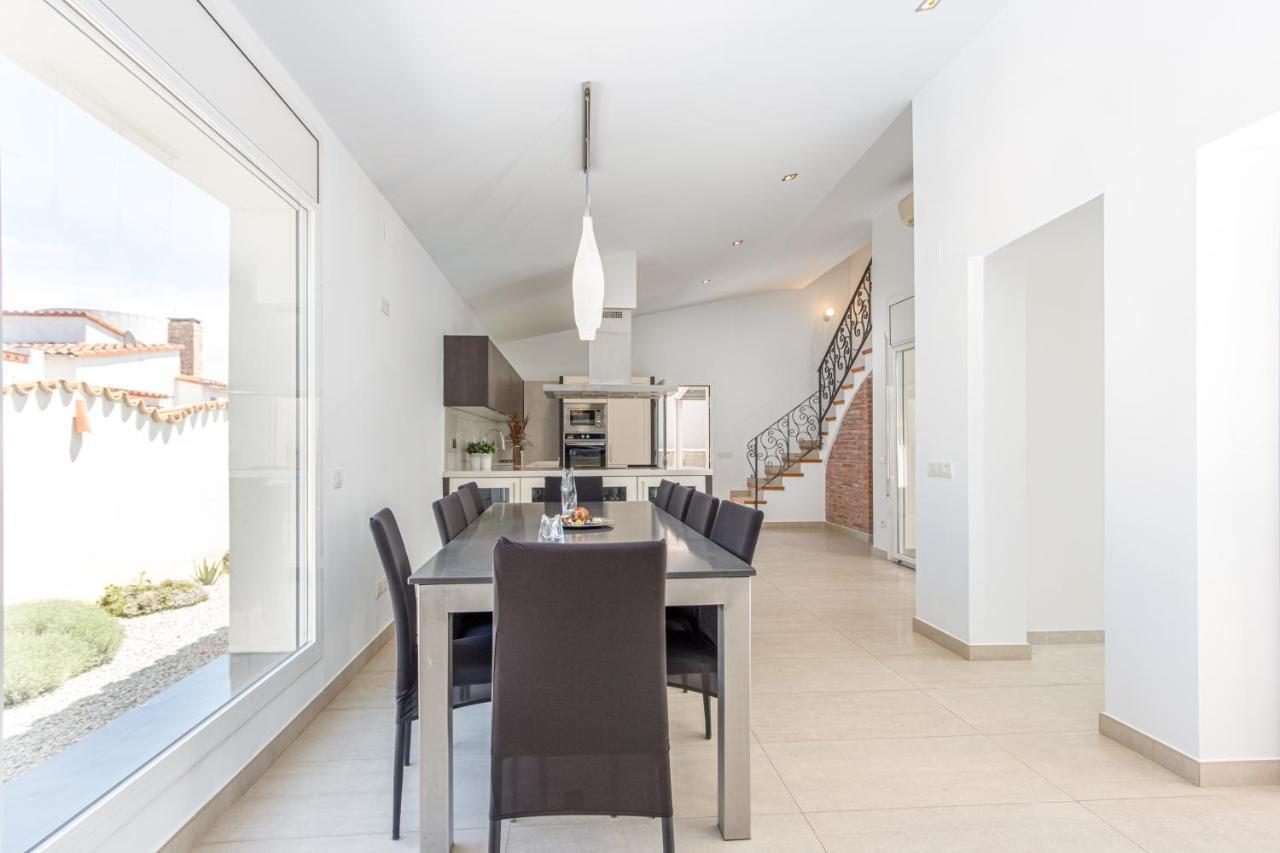 Goldhome - New House With Private Heated Pool, Parking, Wifi, Games Room Empuriabrava Bagian luar foto