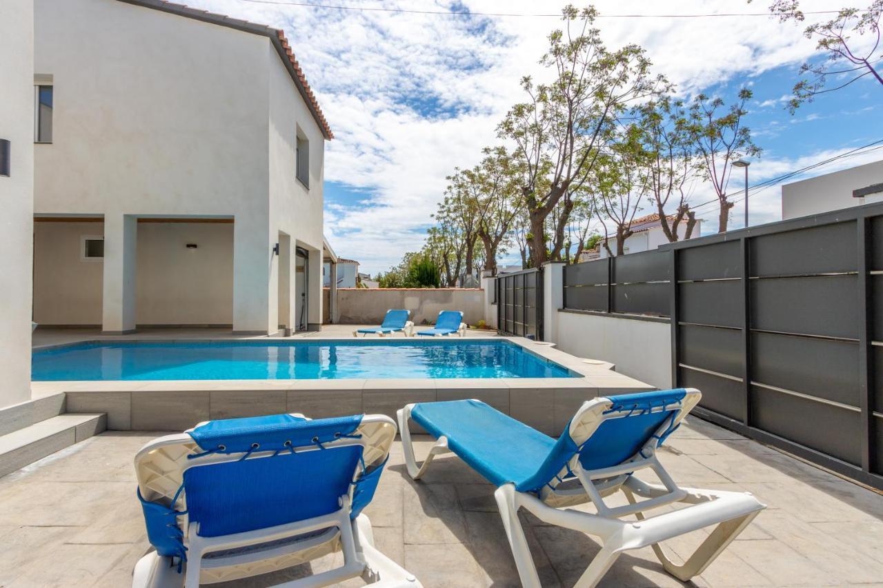 Goldhome - New House With Private Heated Pool, Parking, Wifi, Games Room Empuriabrava Bagian luar foto