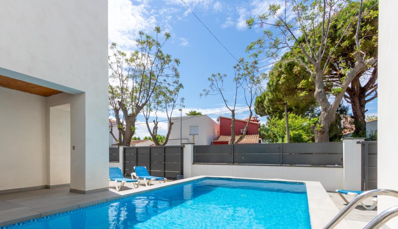 Goldhome - New House With Private Heated Pool, Parking, Wifi, Games Room Empuriabrava Bagian luar foto