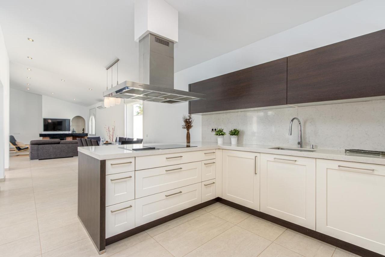 Goldhome - New House With Private Heated Pool, Parking, Wifi, Games Room Empuriabrava Bagian luar foto