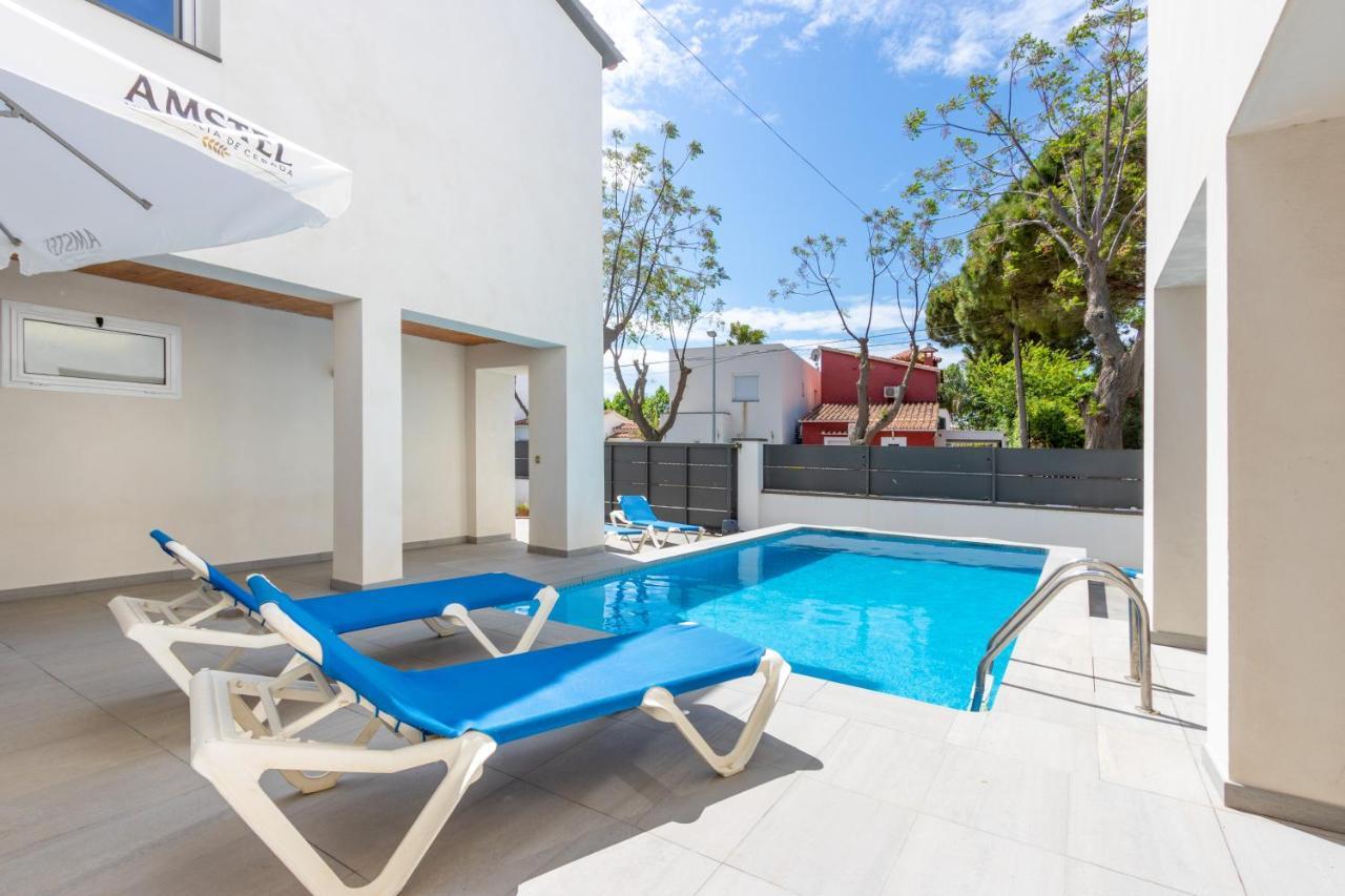 Goldhome - New House With Private Heated Pool, Parking, Wifi, Games Room Empuriabrava Bagian luar foto
