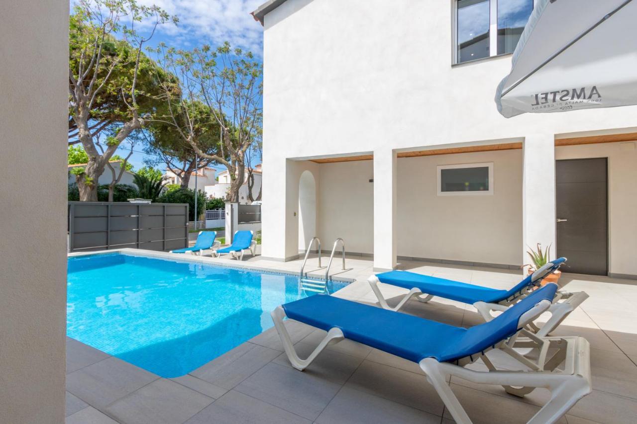 Goldhome - New House With Private Heated Pool, Parking, Wifi, Games Room Empuriabrava Bagian luar foto
