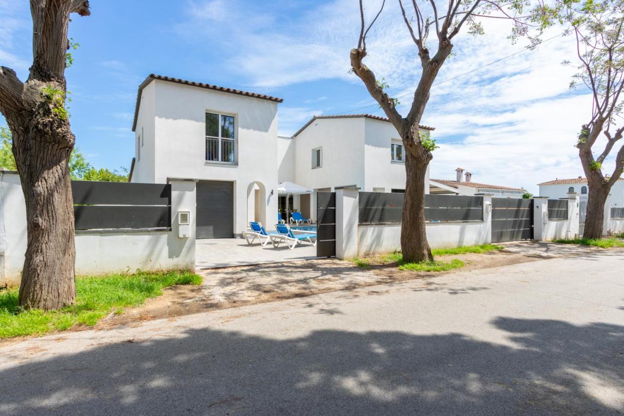 Goldhome - New House With Private Heated Pool, Parking, Wifi, Games Room Empuriabrava Bagian luar foto
